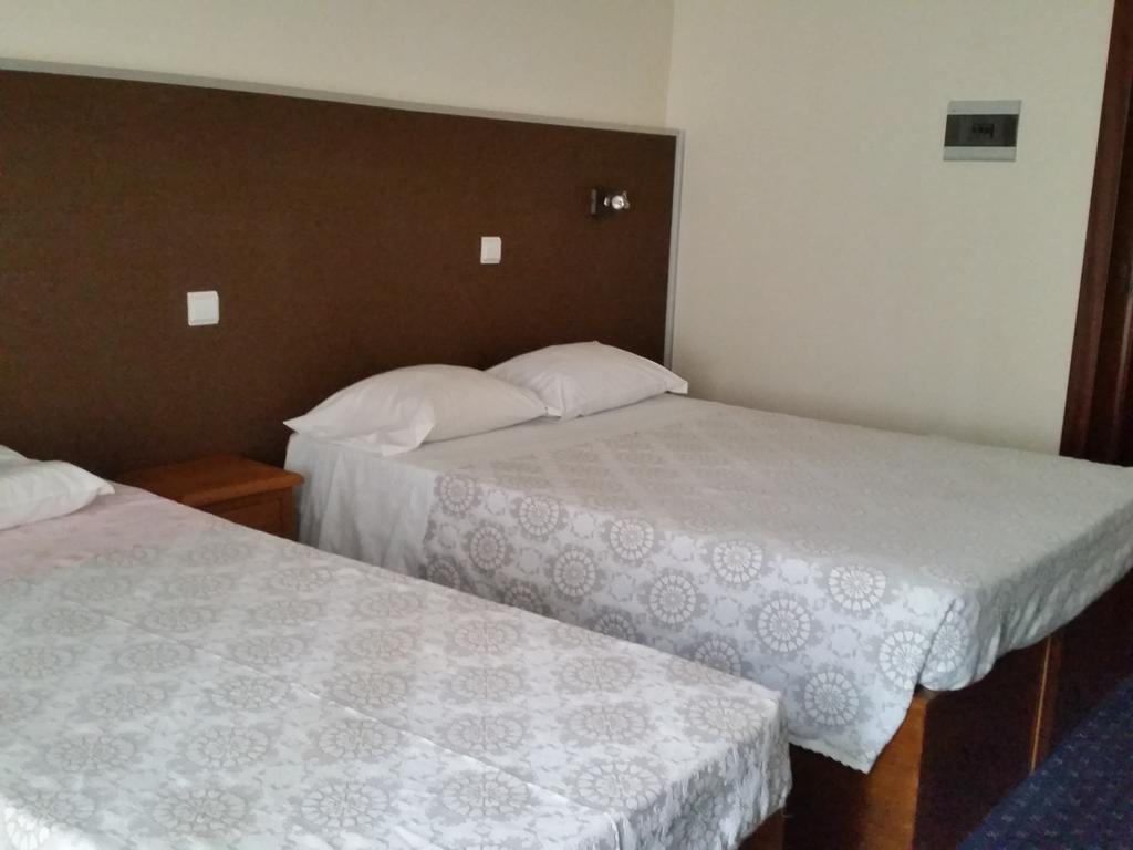 Pensao Lourenco Curia Szoba fotó